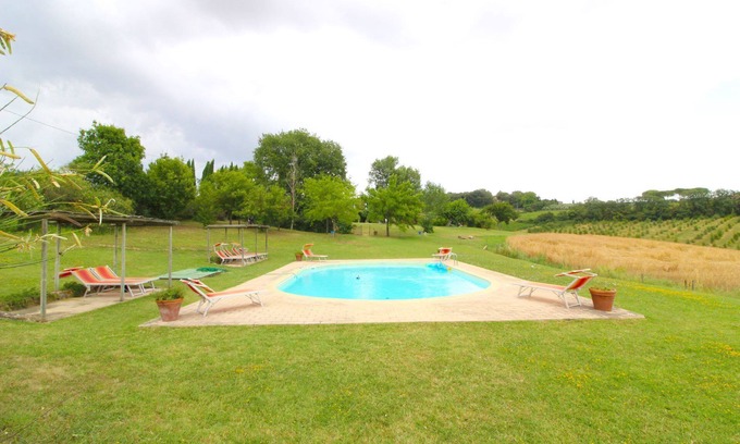 Foiano della Chiana Apartment | Lovely apartment for 8 people with pool, WIFI and pets allowed