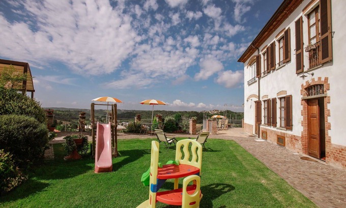 Cossombrato Apartment | Lovely apartment for 4 guests with WIFI, pool, A/C, TV, patio and pets allowed