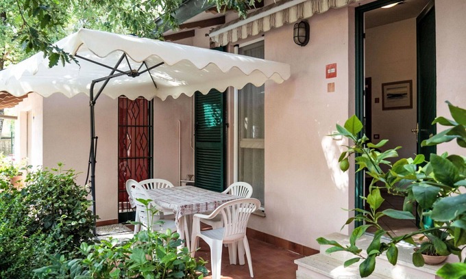 San Feliciano Apartment | Lovely apartment for 4 guests with pool, A/C, WIFI, TV, patio and pets allowed