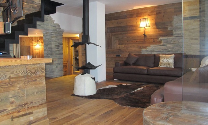 Cervinia Apartment | Luxurious ski in/out apartment (12 persons)