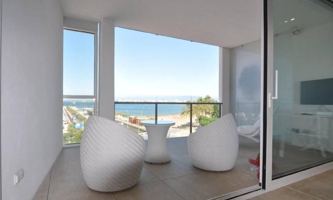 Roses Town Center Apartment | Luxury Apartment on the Beach in Roses, Costa Brava! 2 Bedrooms, Sea Views, Free Wi-Fi. Book now!