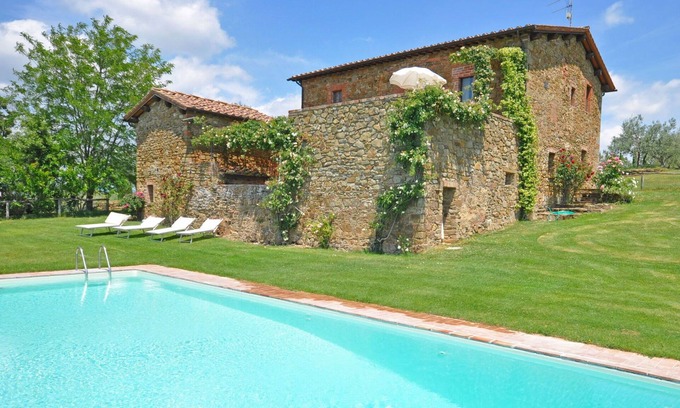 Torre A Castello Apartment | Nice apartment for 3 guests with WIFI, pool, pets allowed and panoramic view