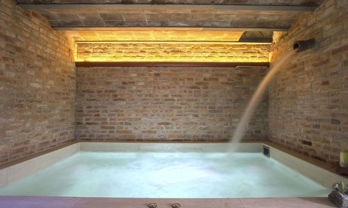 Pieve a Nievole Apartment | Nice apartment for 4 people with WIFI, hot tub, pool, TV, patio and pets allowed