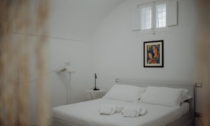 Centro Storico Apartment | Nina delle Palme - One Bedroom Apartment, Sleeps 2