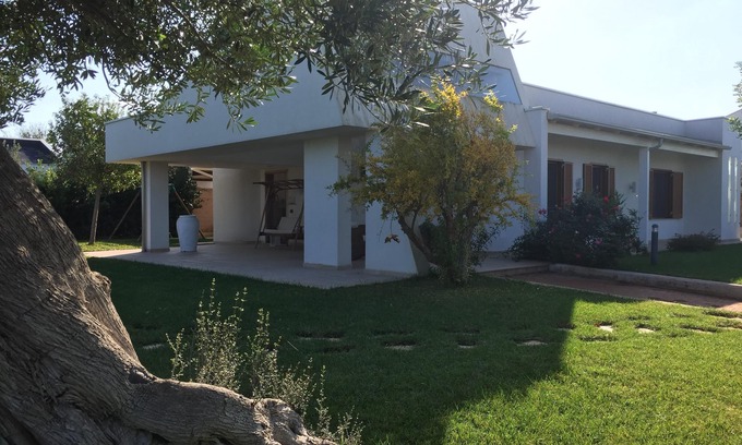 Polignano a Mare Villa | Panoramic villa on coastal stretch north of Polignano a Mare.