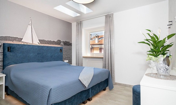 Old Town Apartment | Regarda - Baur Suite 2, design apartment in the centre of Bardolino