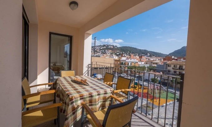 Roses Town Center Apartment | Riera Ginjolers 3 A - Three Bedroom Apartment, Sleeps 6