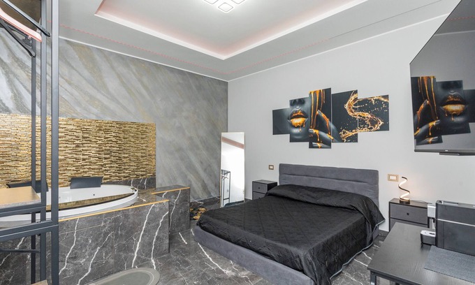 Acireale Apartment | Room 'Delle Colombe' with Wi-Fi and Air Conditioning