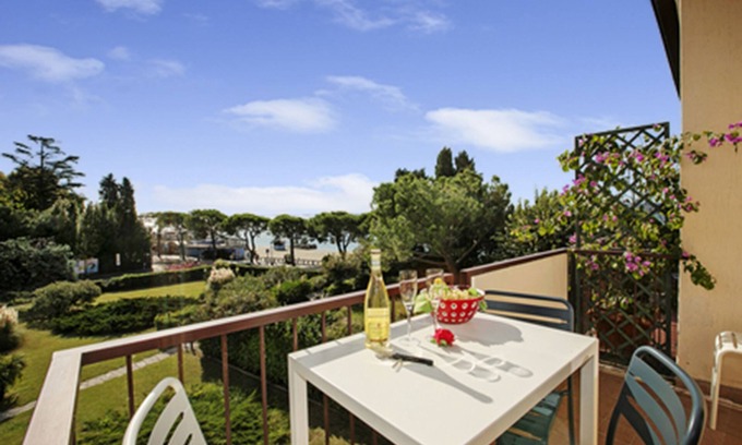 Toscolano Maderno Apartment | Spiaggia Azzurro -lakeside with terrace, Toscolano Maderno, Italy