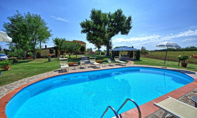 Le Piazze Villa | Stunning private villa with private pool, WIFI, TV, pets allowed and panoramic view, close to Ar.