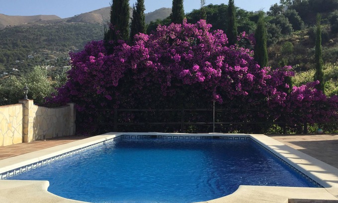Competa Villa | Stunning villa 3 beds 2 bathrooms, sea and Mountain View’s, AIRCON & WIFI .