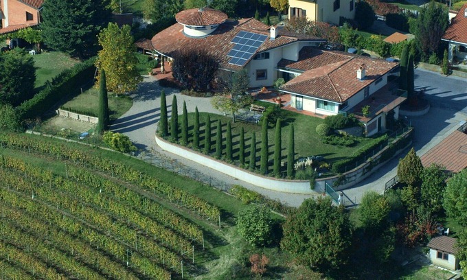 Barolo House | Stunning villa for 4 guests with WIFI, TV, terrace and panoramic view