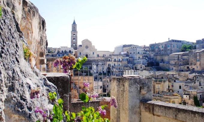 Sasso Barisano Apartment | The Embrace of the Stones