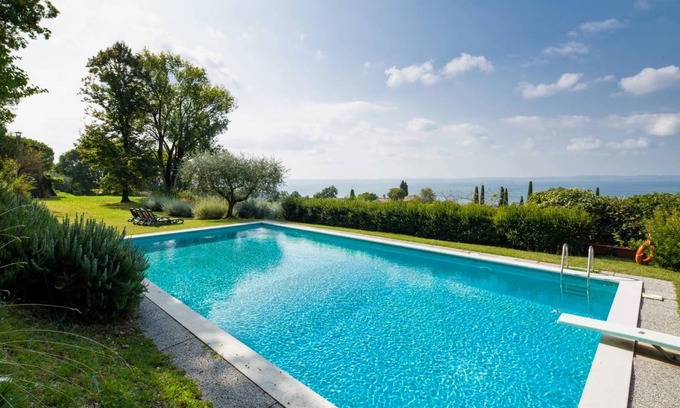Bardolino Villa | Villa ∙ 6 bedrooms ∙ 12 guests