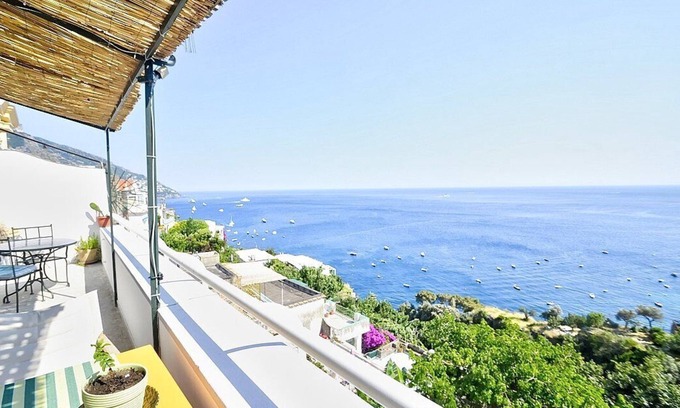 Positano House | Villa Batticuore: An elegant and welcoming independent house located in the center of Positano, with Free WI-FI.