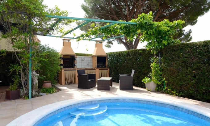 Torroella de Montgri Villa | VILLA FLOROSA