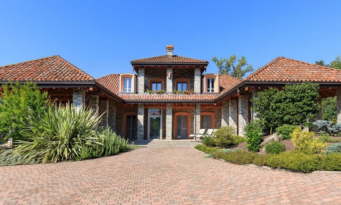 Cissano Villa | Villa Il Grotto - Three Bedroom Villa, Sleeps 8