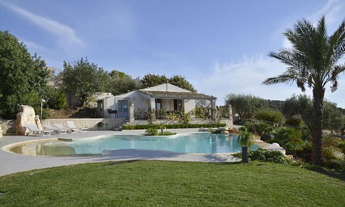 Scicli Villa | Villa Iris, Scicli, Italy