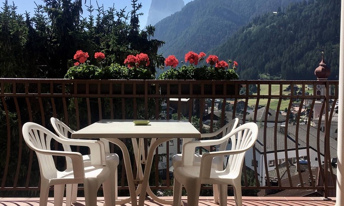 Ortisei Apartment | "Villa Stella Appartamento Stella Dream" near the ski lifts with mountain view