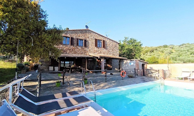 Campagnatico Villa | Wonderful private villa for 12 people with WIFI, A/C, private pool, TV, patio and panoramic view