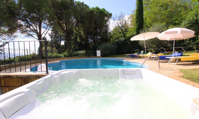 Ponte Buriano Villa | Wonderful private villa for 13 guests with private pool, WIFI and TV