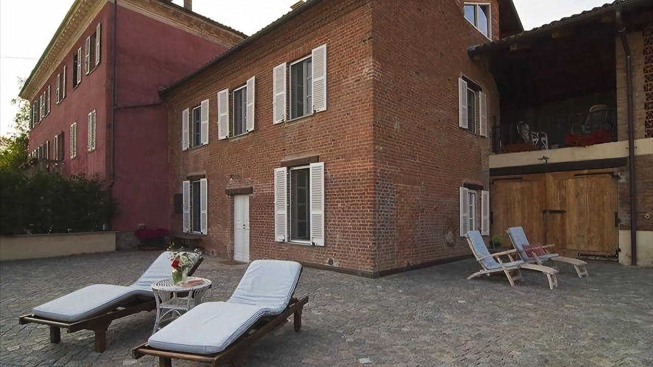 Photo of Buildings in Cardona