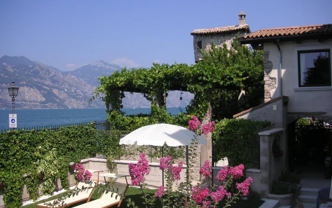 Photo of Others in Cassone