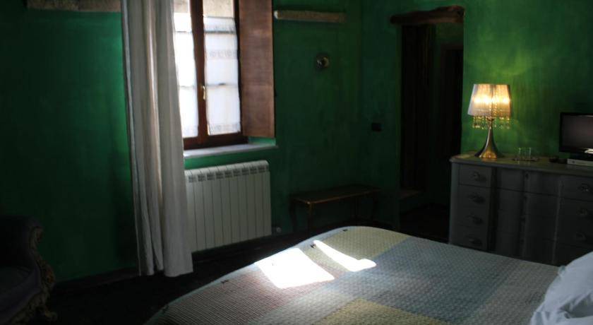 Photo of Bedroom in Borgio Verezzi