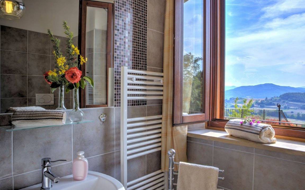 Photo of Bathroom in Montone