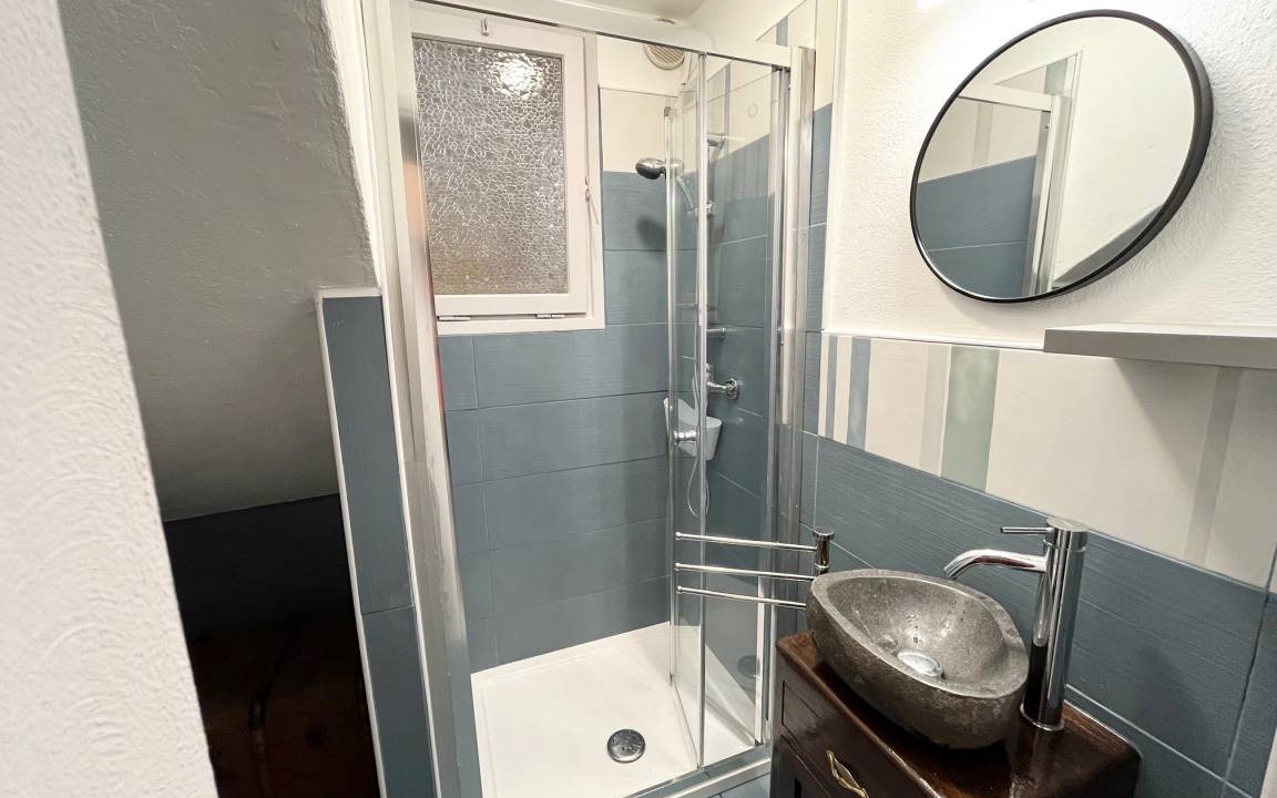 Photo of Bathroom in Berzo Demo
