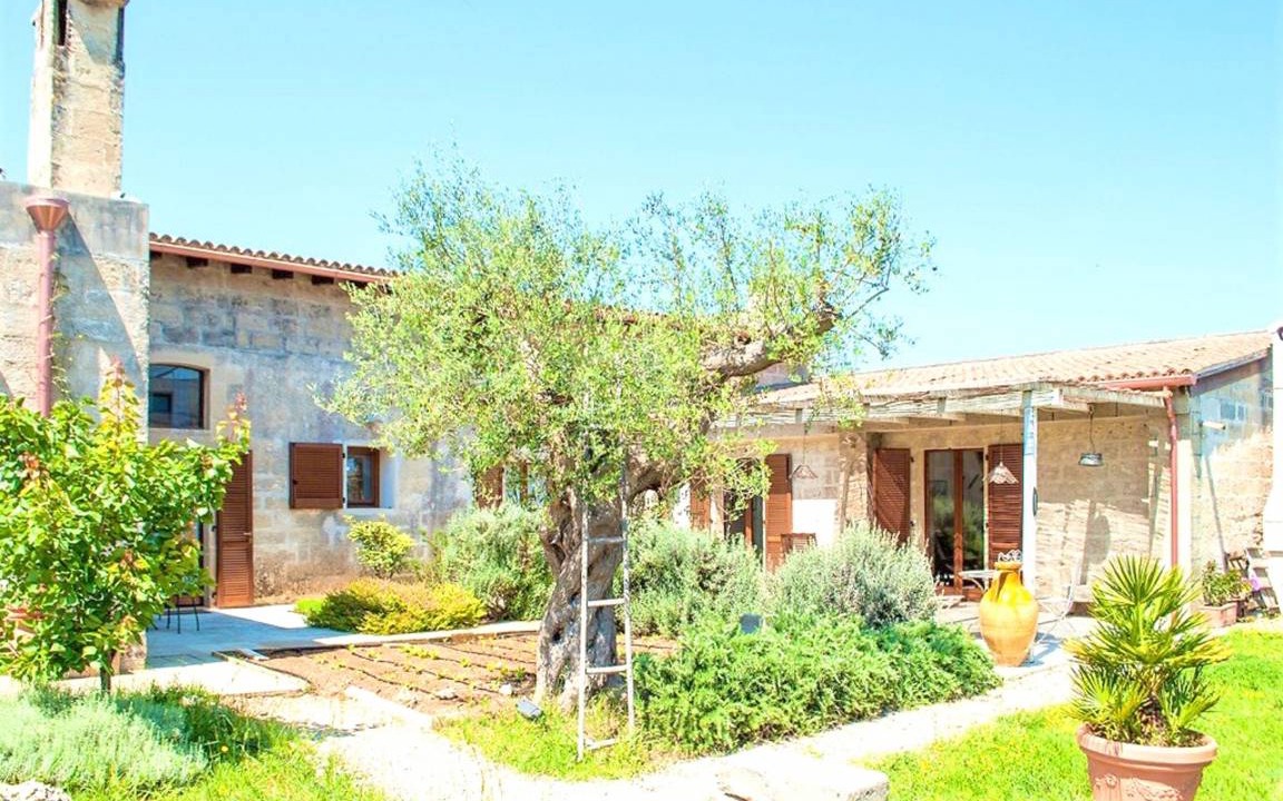 Photo of Buildings in Minervino di Lecce