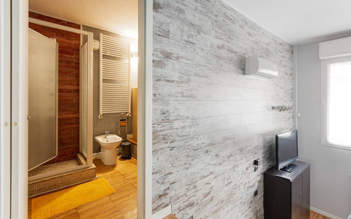 Photo of Bathroom in Gorla