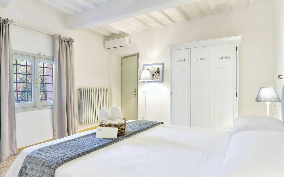 Photo of Others in Margine Coperta-Traversagna