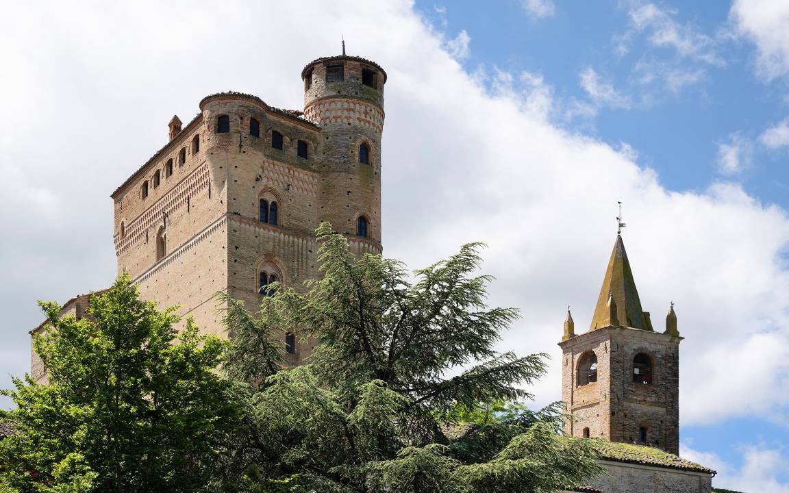 Photo of Buildings in Serralunga d'Alba