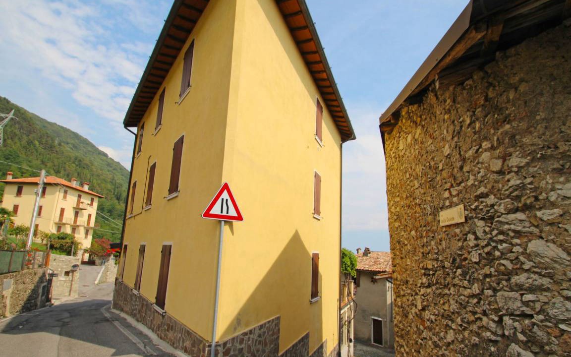Photo of Buildings in Liano-Formaga