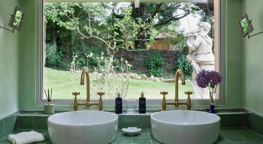 Photo of Bathroom in Revislate