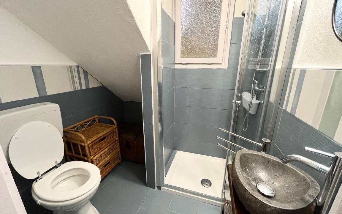 Photo of Bathroom in Berzo Demo