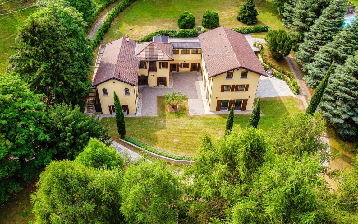 Photo of Buildings in Canzo