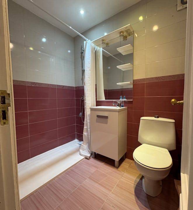 Photo of Bathroom in Grinon