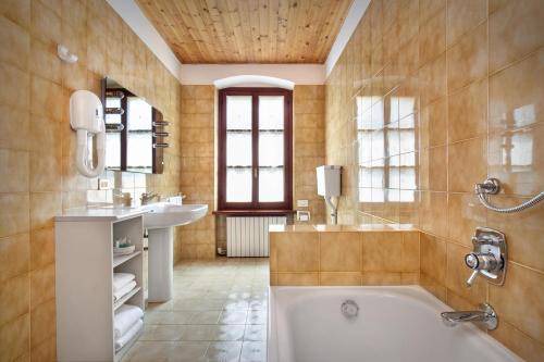 Photo of Bathroom in Peri