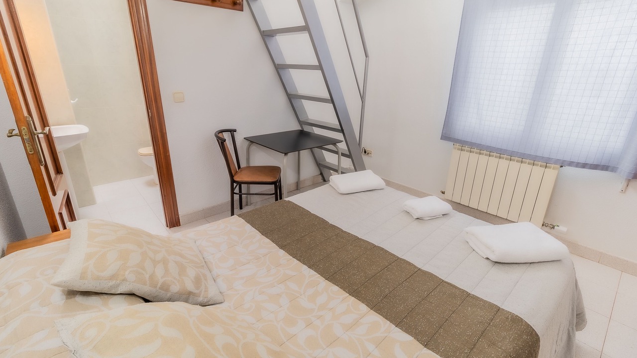 Photo of Bedroom in Villalonquejar