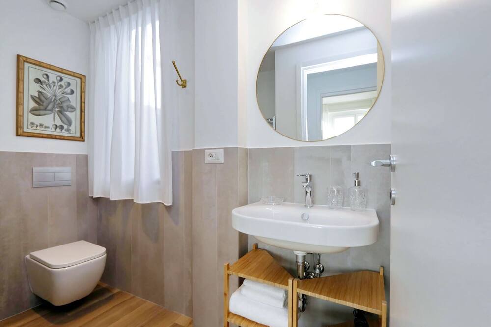 Photo of Bathroom in Rione XVIII Castro Pretorio