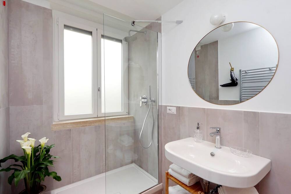 Photo of Bathroom in Rione XVIII Castro Pretorio
