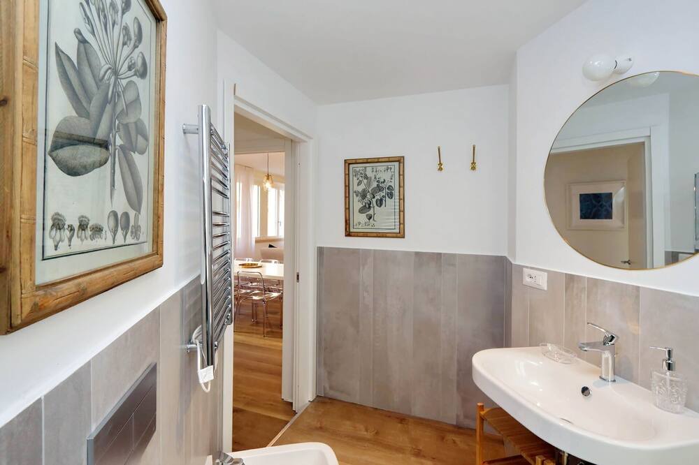 Photo of Bathroom in Rione XVIII Castro Pretorio