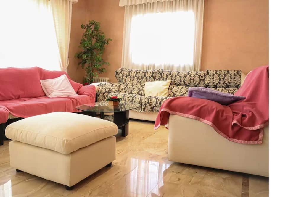 Photo of Livingroom in Tora