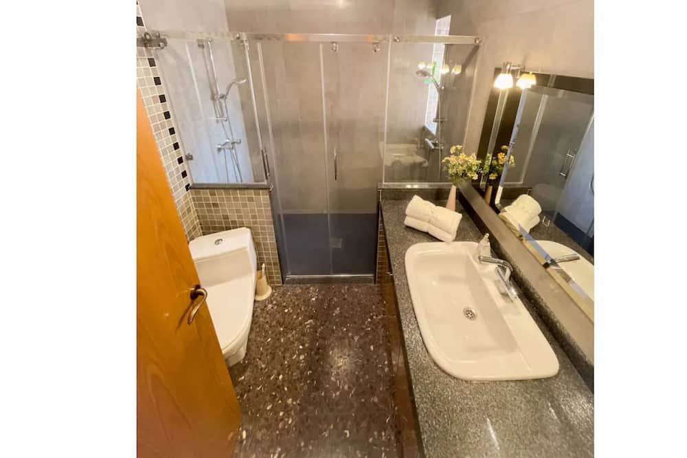 Photo of Bathroom in Tora