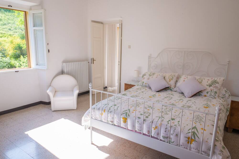 Photo of Bedroom in Serramonacesca
