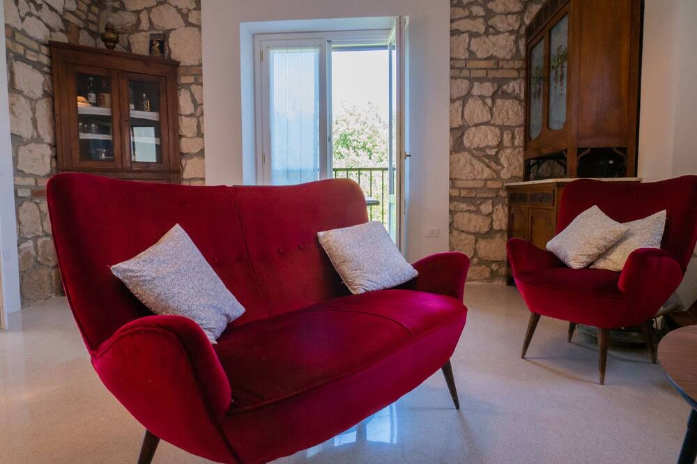 Photo of Livingroom in Serramonacesca