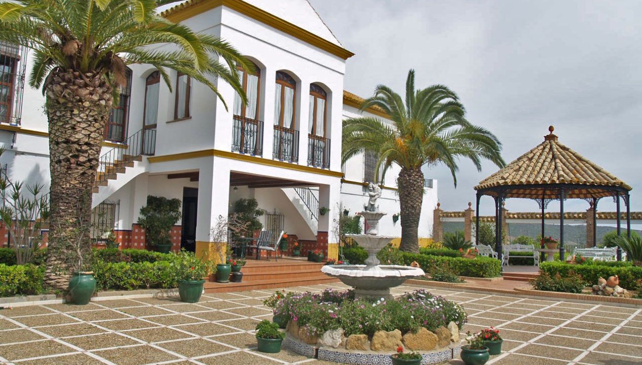 Photo of Outdoor in Lora Del Rio