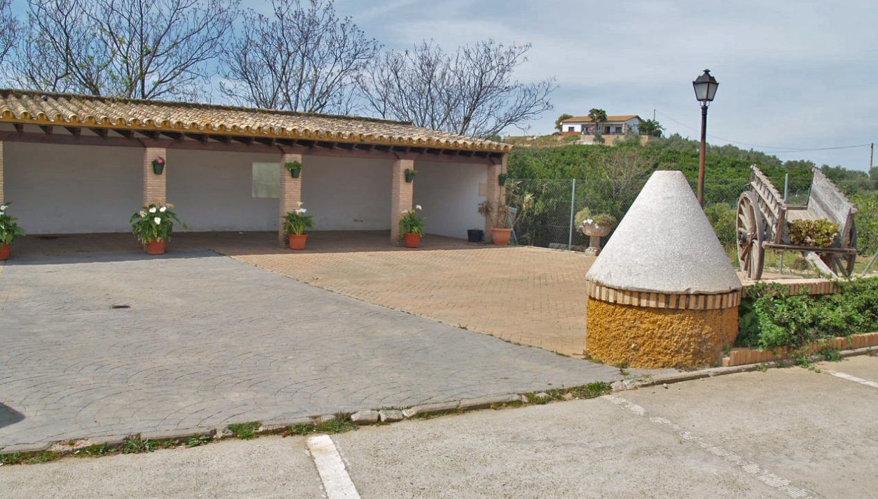 Photo of Outdoor in Lora Del Rio